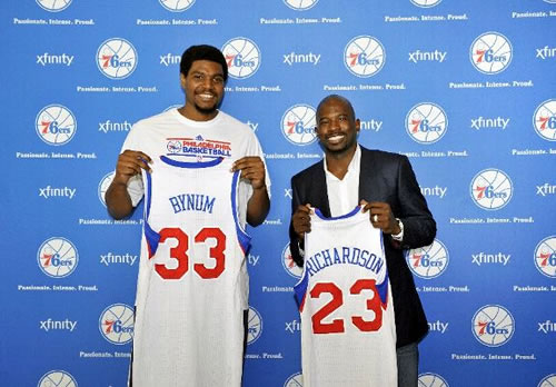 Após perder Andrew Bynum e Jason Richardson para os 76ers, como Lakers e Magic reagirão nesta temporada?