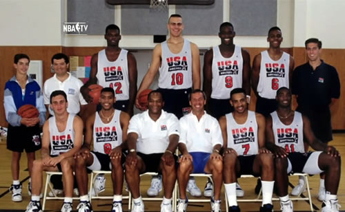 O time de universitários que derrotou o Dream Team era formado por Jamal Mashburn, Eric Montross, Chris Webber, Penny Hardaway, Bobby Hurley, Allan Houston, Grant Hill e Rodney Rodgers.