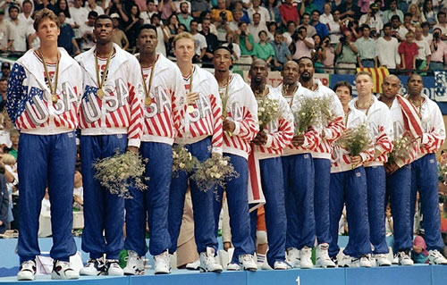 O resultado da derrota do Dream Team para os colegiais é mostrado na imagem acima.