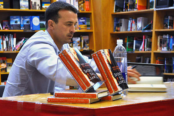 A difícil trajetória de Chris Herren no basquete se transformou em um livro de memórias chamado  "Basketball Junkie". (Foto: Scott Barboza)