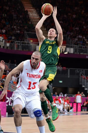 Darius Songaila ajudou a Lituânia a garantir a vaga para as quartas de final contra a Tunísia. (Crédito: FIBA)