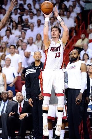 Mike Miller ajudou o Heat a registrar um aproveitamento de 14-26 nos arremessos de 3 pontos no jogo 5