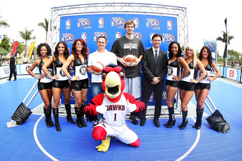 O NBA 3X contou com a presença ilustre de Harry, The Hawk e das 'cheerleaders' do Brooklyn Nets. (Crédito: Gaspar Nóbrega)