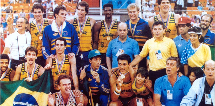 Há 26 anos, o Brasil conquistava o título do Pan-Americano de 1987, em Indianópolis, após uma incrível virada sobre os EUA. (Foto: Arquivo/CBB) 