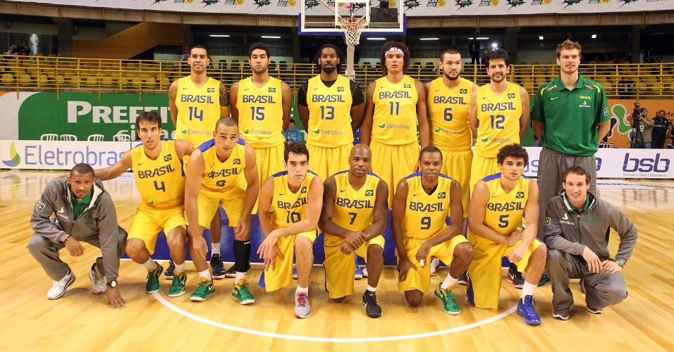 selecao-brasileira-posa-para-foto-antes-do-inicio-do-jogo-contra-a-nova-zelandia-1340762155228_956x500