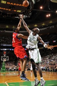 Thaddeus Young sofreu com a forte marcação dos Celtics