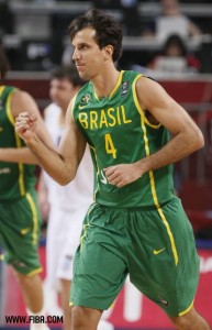 Sempre criticado, Marcelinho Machado mostrou que pode ser muito útil. (Foto: FIBA)